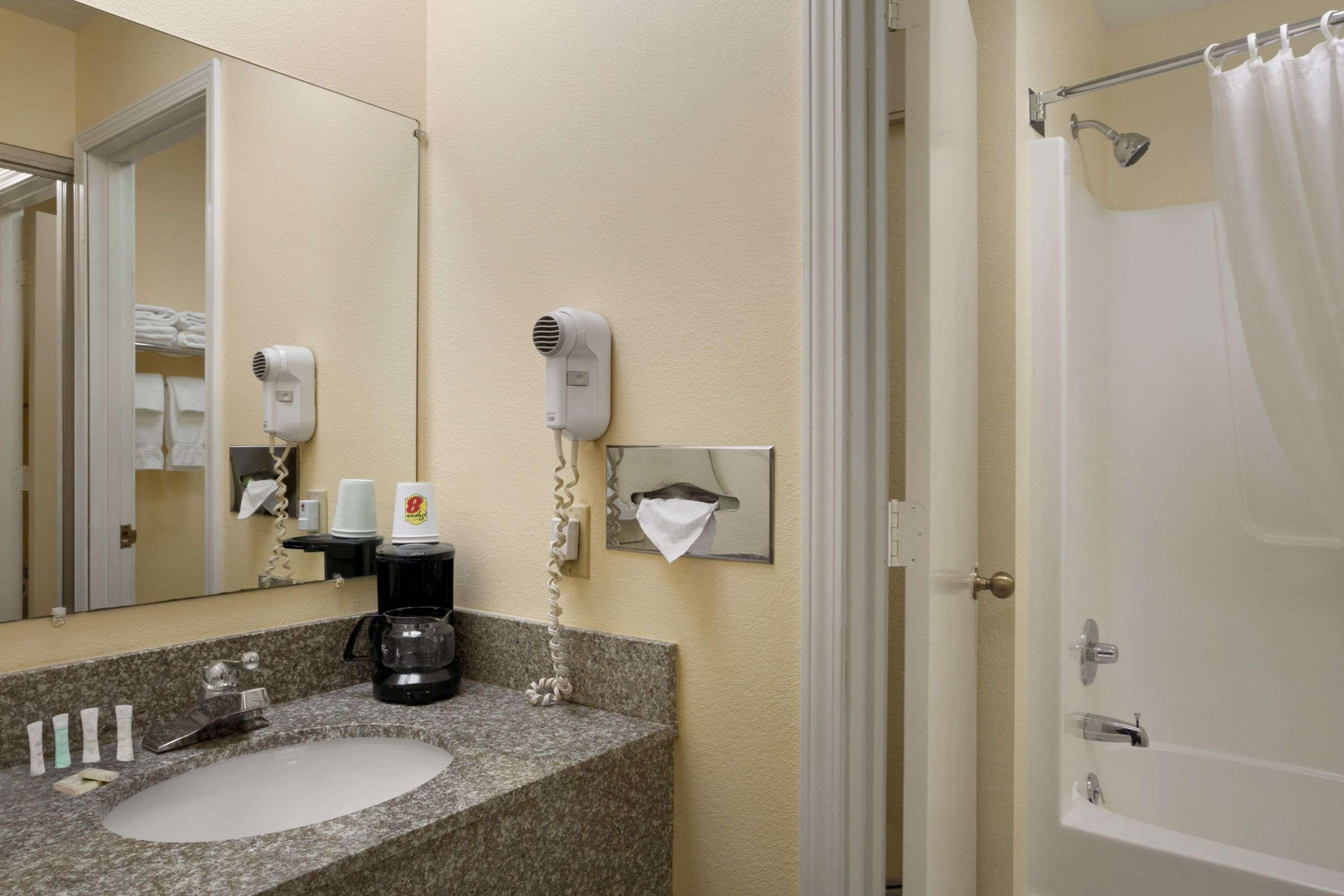 Super 8 By Wyndham Columbia City Buitenkant foto